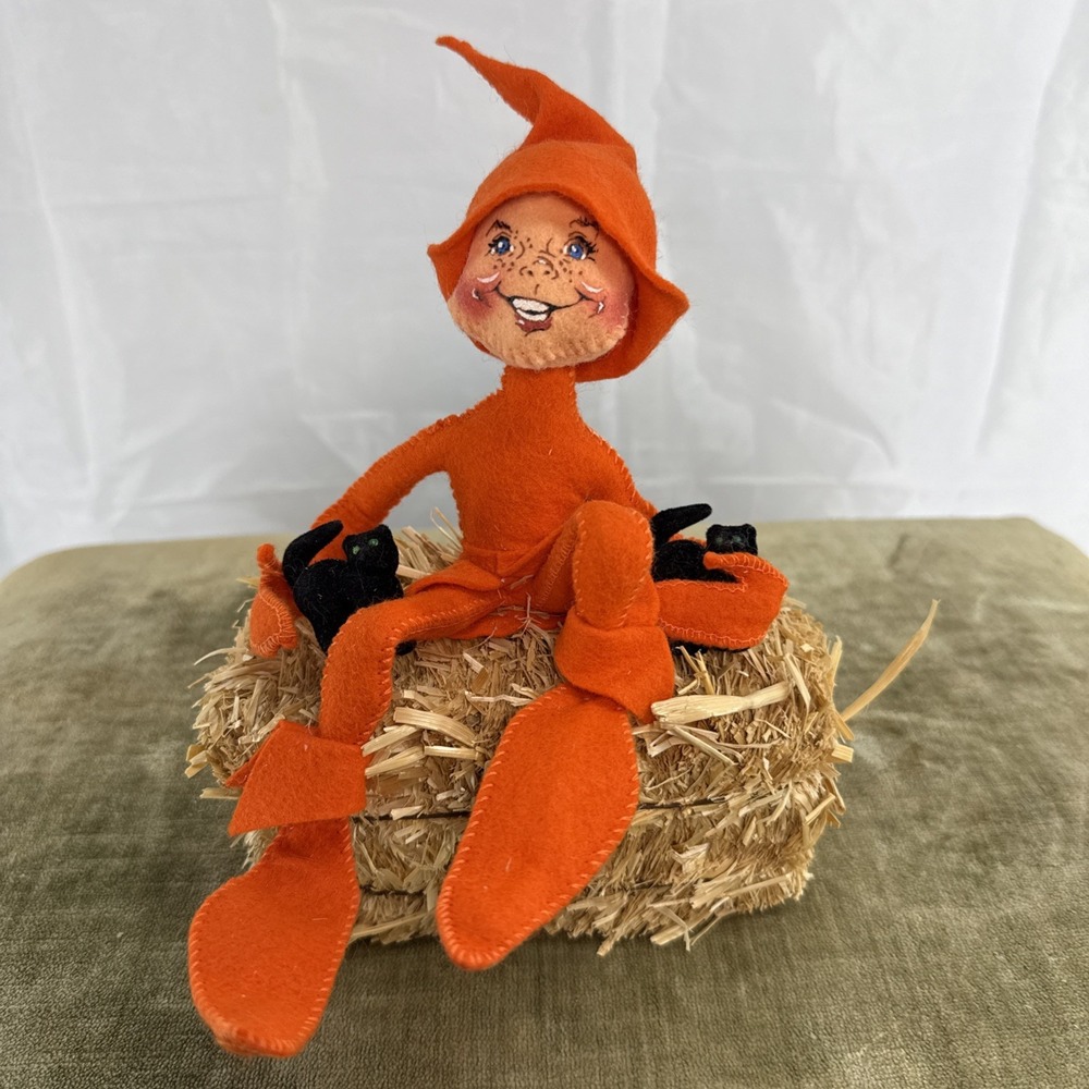 Rare Annalee Dolls Orange Elf on Hay Bale 2 Evil Black Cats Halloween 7.5" Tall‎